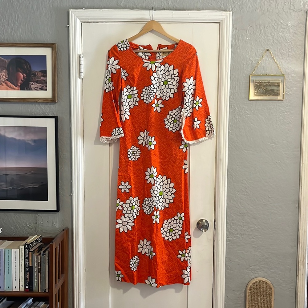 Sizing is a guess. Waist is 17”